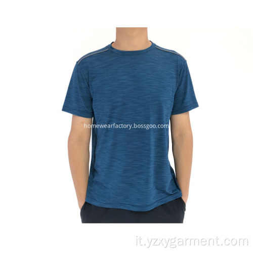 T-shirt comoda e traspirante per uomini